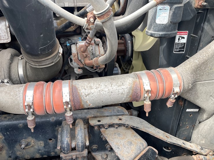 #232-•-2016-freightliner-truck-tractor-(has-wi-title)-(mora,-mn)-image-43