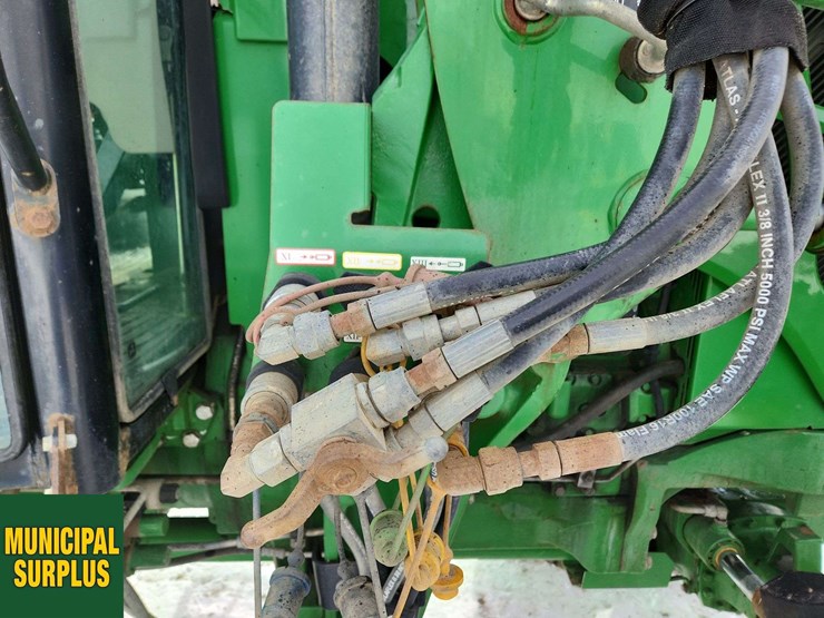 2014-john-deere-6115d-image-29