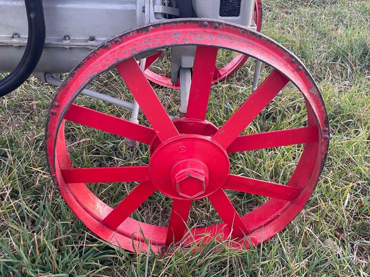 1917-experimental-fordson-tractor-(oldest-fordson-tractor-in-the-world)-image-12