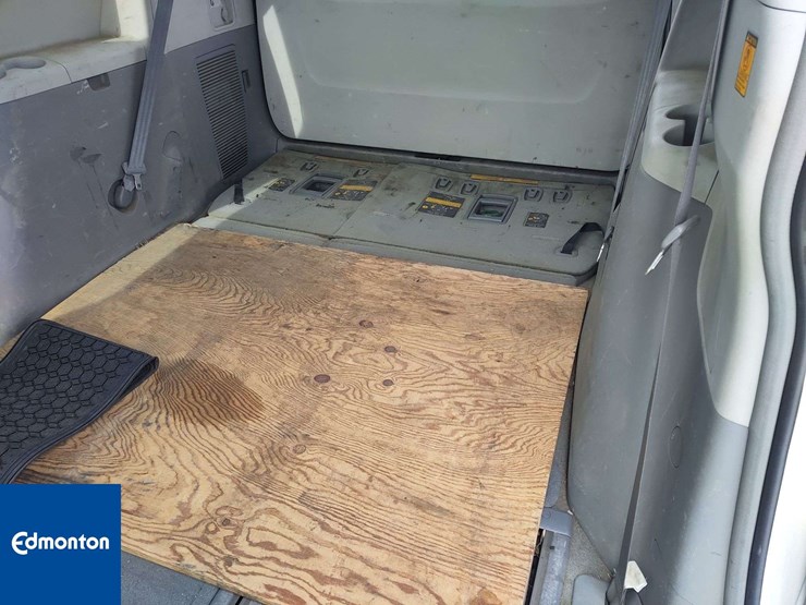 2013-toyota-sienna-image-12