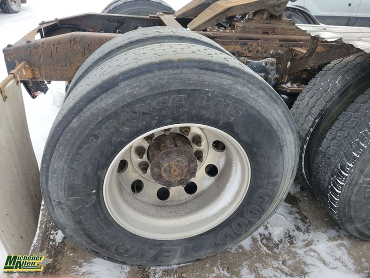 2008-freightliner-m2-106-image-9