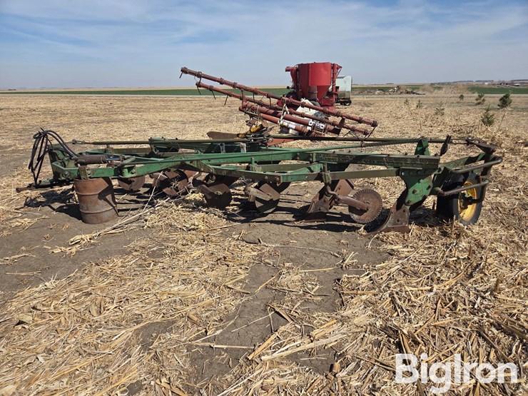john-deere-plow-image-8
