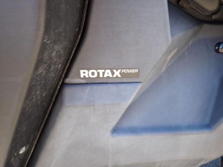 2021-can-am-defender-limited-hd10-4x4-side-by-side-image-34