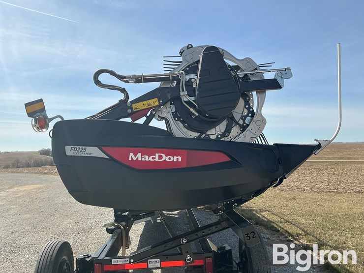 2023-macdon-fd225-flex-draper-head-image-8