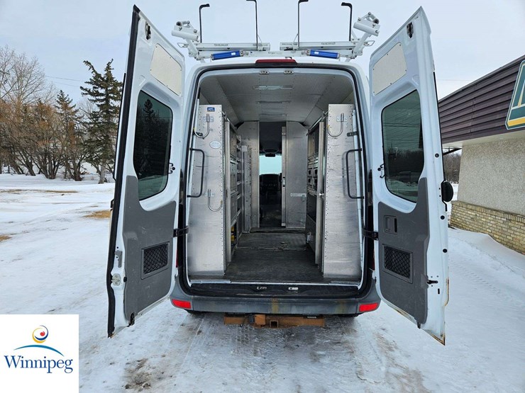 2011-mercedes-benz-sprinter-2500-image-17