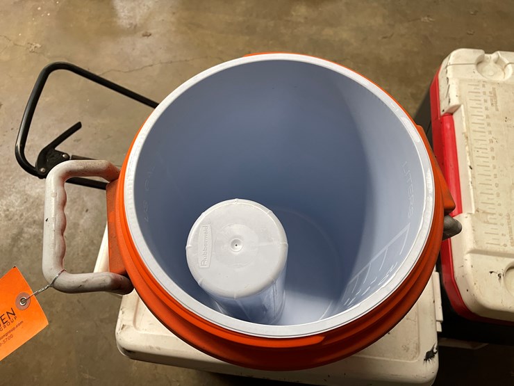 #2581-•-seed-spreader-and-coolers-(columbia-heights,-mn)-image-6