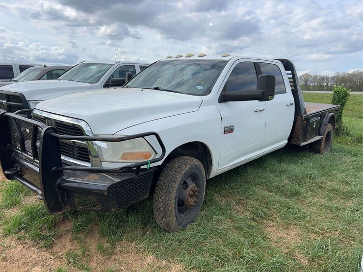 2011-dodge-ram-3500-image-1