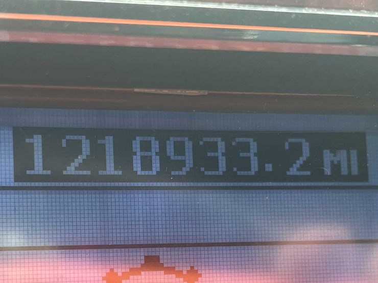 #236-•-2011-mack-semi-tractor-(title-in-delay)-(denmark,-wi)-image-44