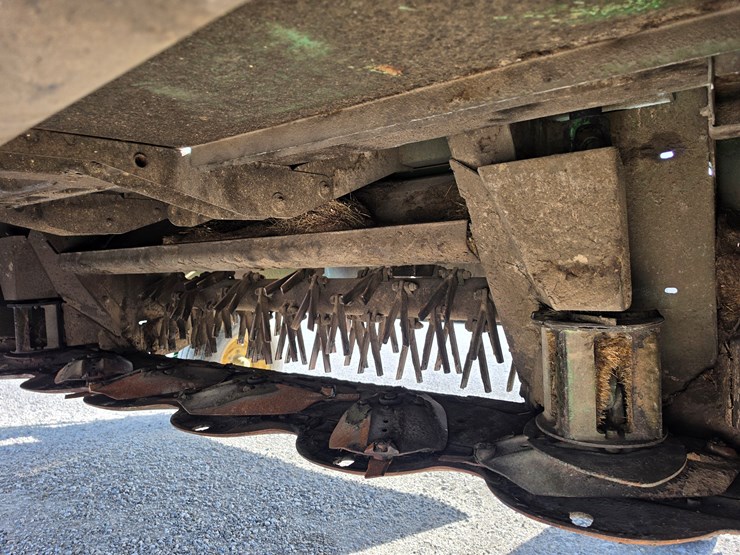 2022-john-deere-s300-image-11