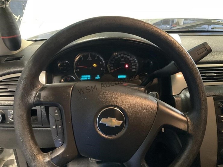 2014-chevrolet-tahoe-image-16