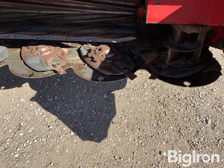 2017-massey-ferguson-1383-image-9