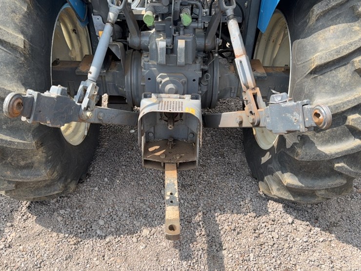 new-holland-tn70-image-12