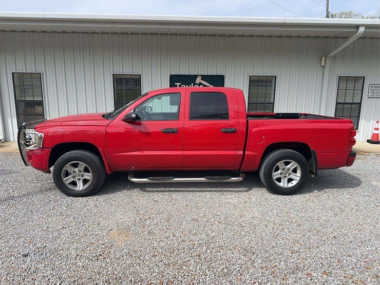 2011-dodge-dakota-image-2