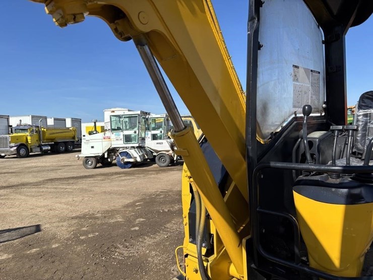 komatsu-pc28uu-2-image-16