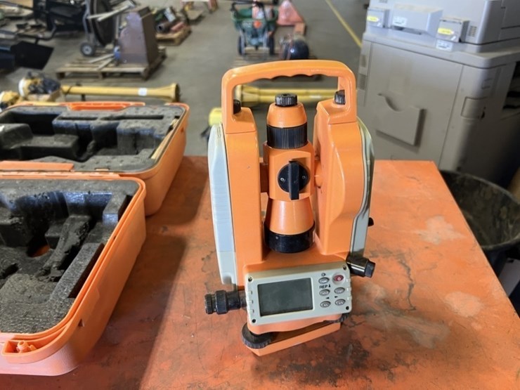digital-theodolite-image-3