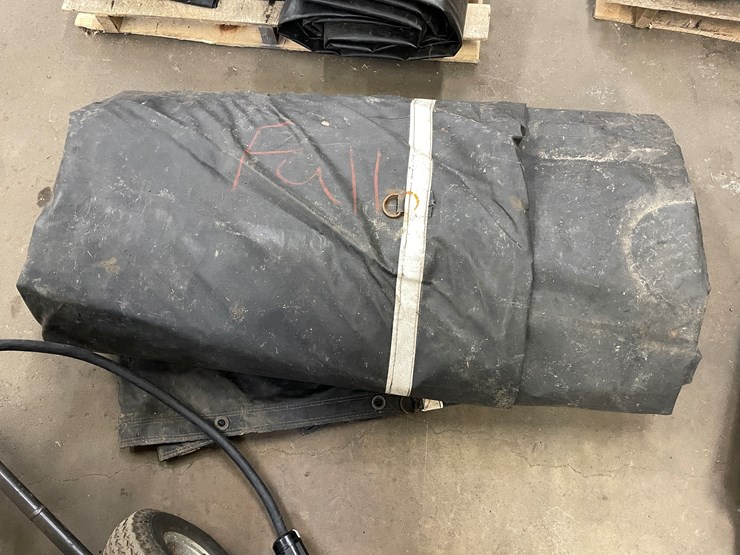 #2570-•-pallet-of-used-tarps-(columbia-heights,-mn)-image-7