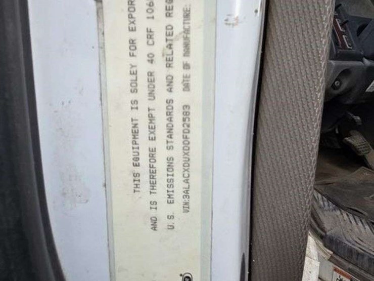 2013-freightliner-m2-106-image-7