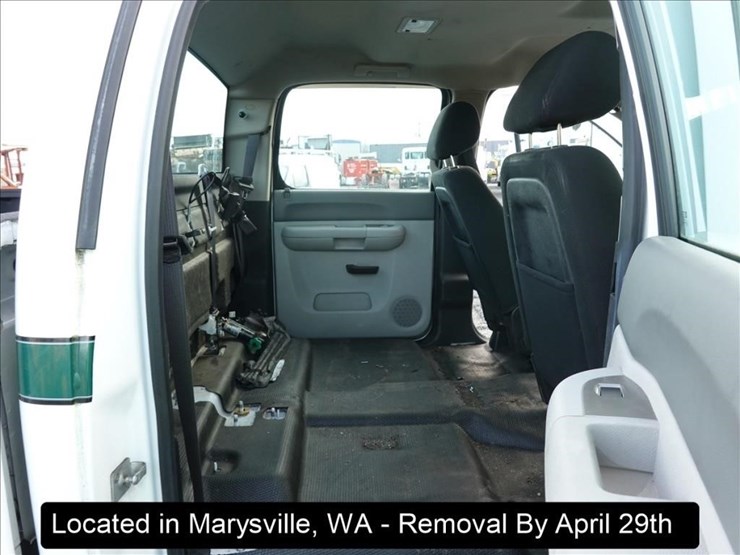 2014-chevrolet-3500-image-3