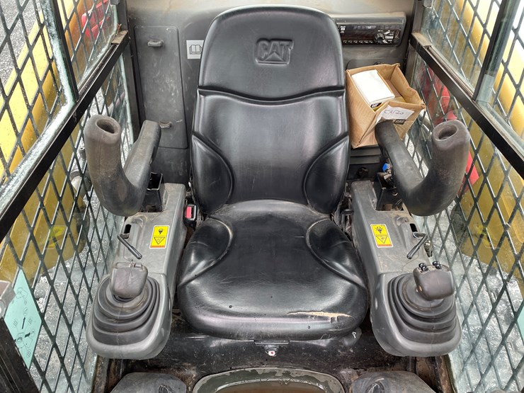 2015-caterpillar-279d-image-32