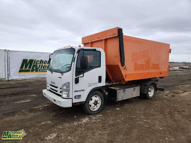 2016-isuzu-npr-image-1