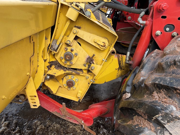 2011-new-holland-h8060-image-11