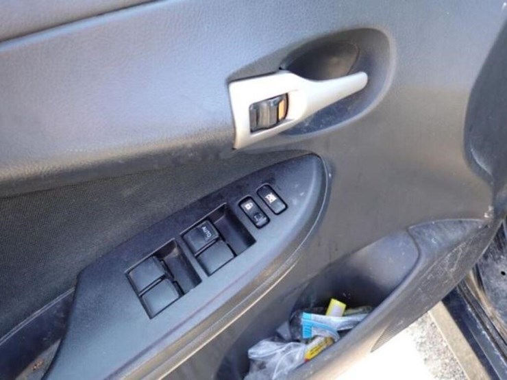 damaged-2013-toyota-corolla-sedan-2t1bu4ee1dc92192-image-15