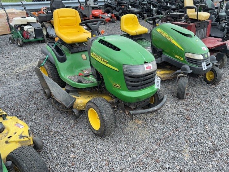 2004-john-deere-l120-image-3