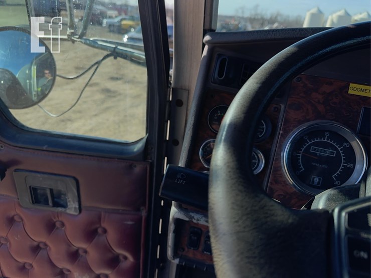 2002-kenworth-t800-image-66