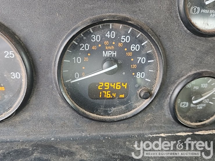 2017-peterbilt-337-image-34