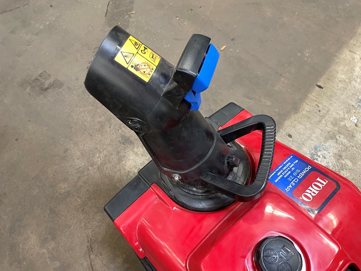#2521-•-toro-power-clear-snowblower-(columbia-heights,-mn)-image-11