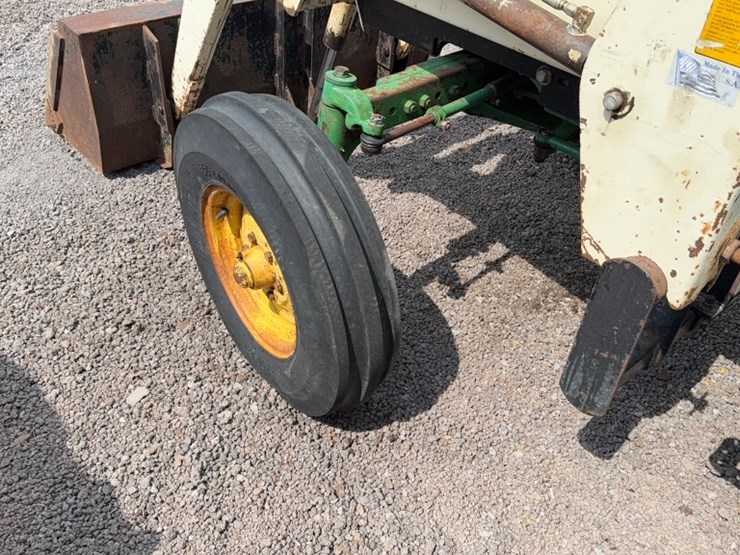 john-deere-2440-image-16