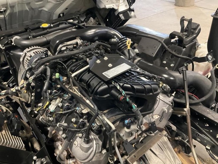 2016-isuzu-npr-image-12