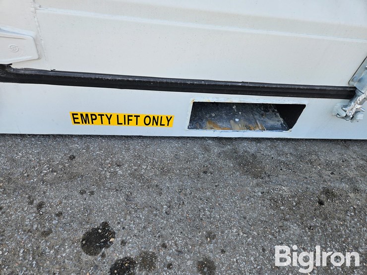 2025-massey-ferguson-730-image-15