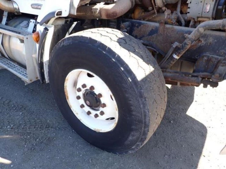 2001-freightliner-fld112-image-33