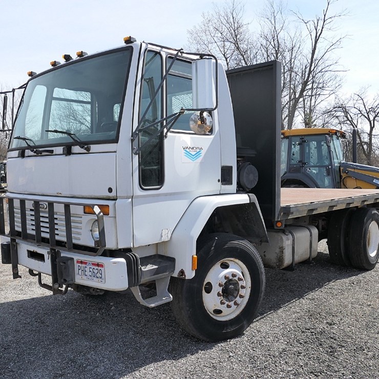 1999 Tymco/Freightliner Cabover Flatbed Truck, SN:1FV67FAA1XH960704, Auto