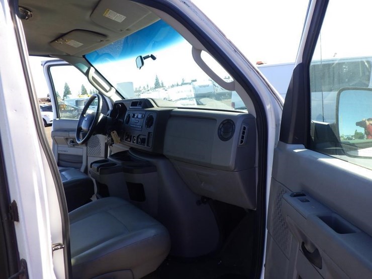 2011-ford-cargo-image-7