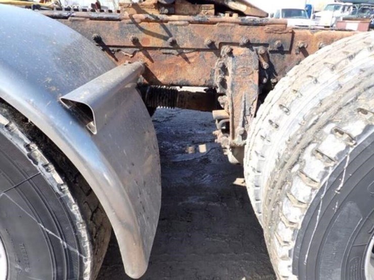 2014-peterbilt-389-image-49