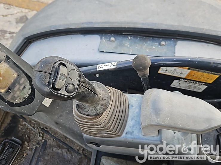 2015-deere-27d-image-34