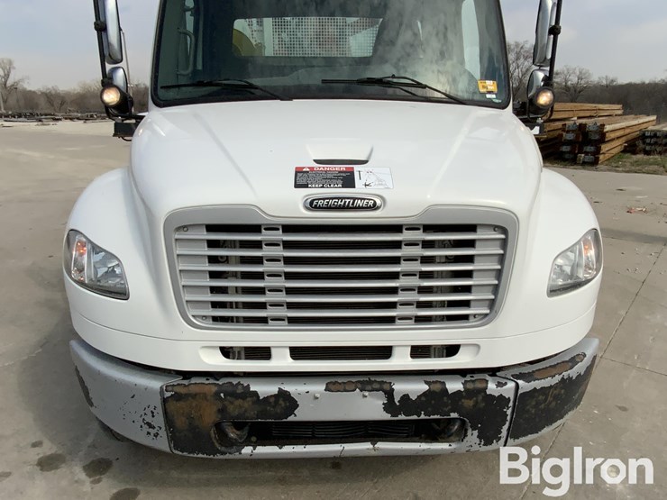 2014-freightliner-m2-106-image-19