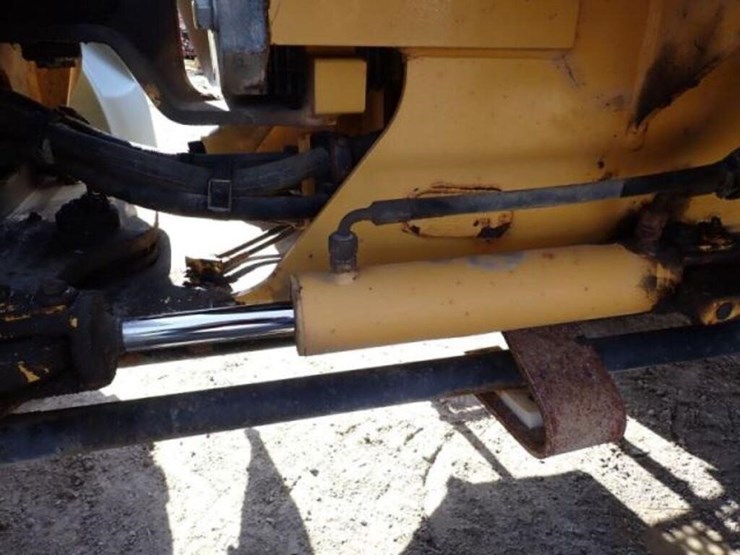 2011-deere-304j-image-39