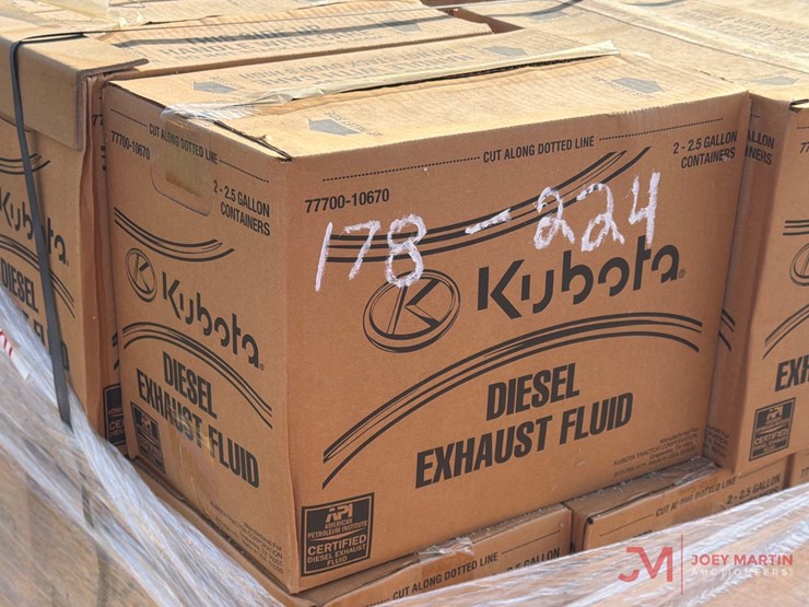 (2)-new-2.5-gallon-jugs-of-kubota-def-fluid-image-1