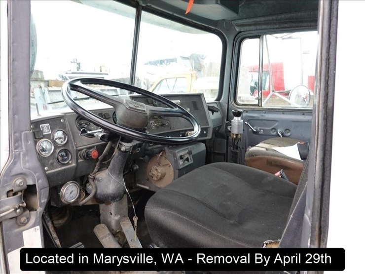 1996-mack-rd690s-image-15