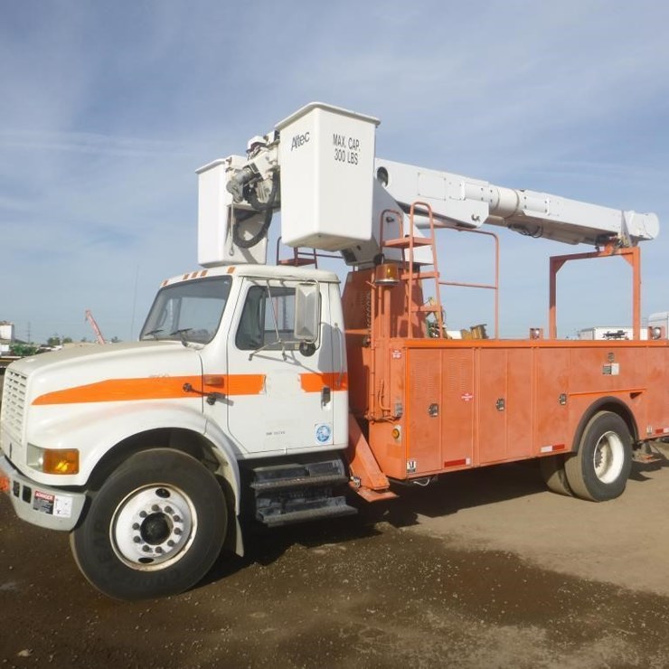 2002 INTERNATIONAL 4900