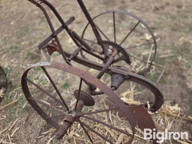antique-farm-equipment-image-14