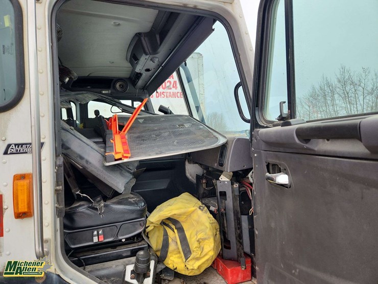 2019-peterbilt-520-image-26