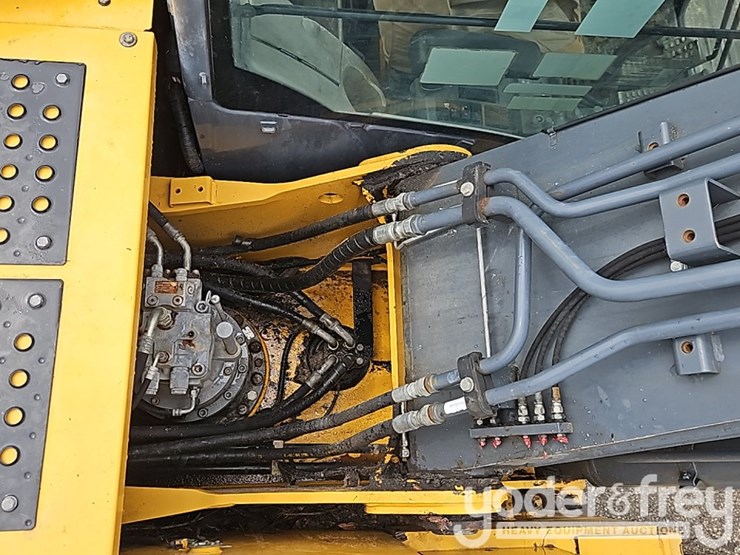 2016-deere-210g-image-31