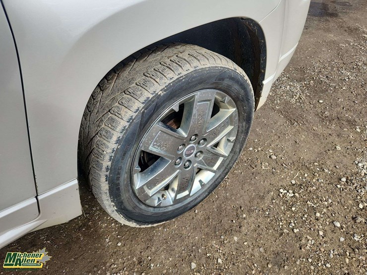 2014-gmc-acadia-denali-image-11