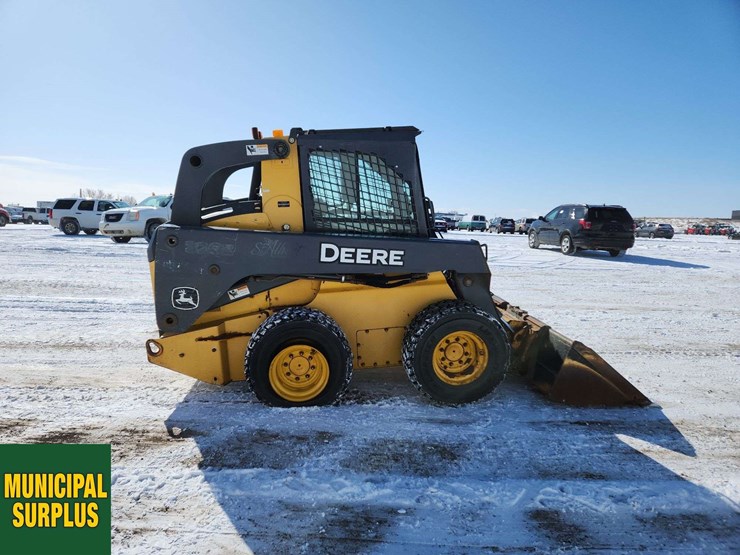 2015-deere-326e-image-9
