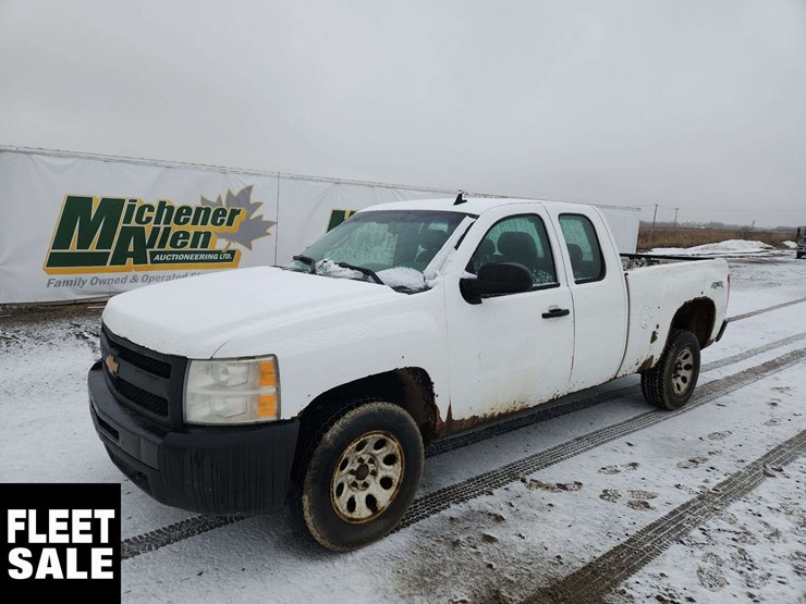 2013-chevrolet-silverado-1500-image-1