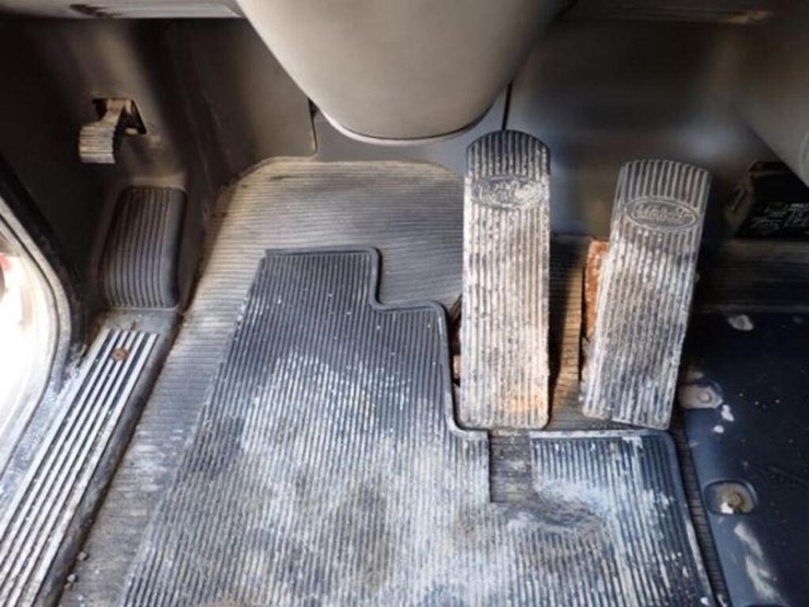 2014-peterbilt-389-image-17